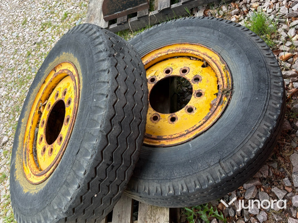 Traktor - Volvo BM 675 med Mowi 250 skogsvagn och kran