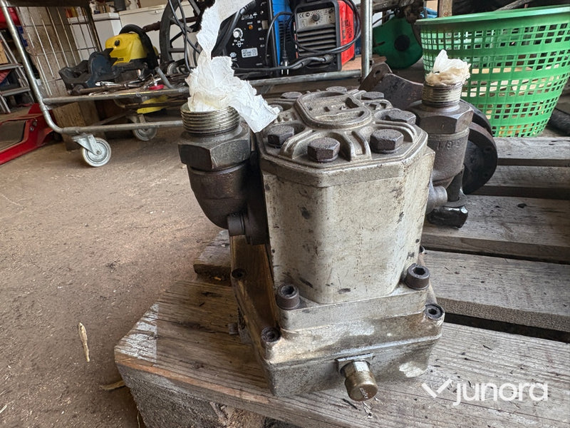 Hydraulpump - Hydronics, M151-A-1/3, Med traktorväxel