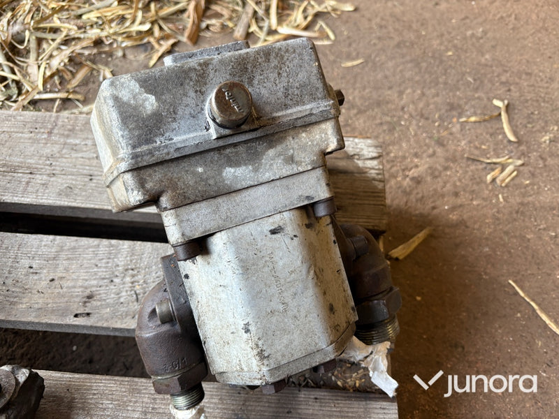 Hydraulpump - Hydronics, M151-A-1/3, Med traktorväxel