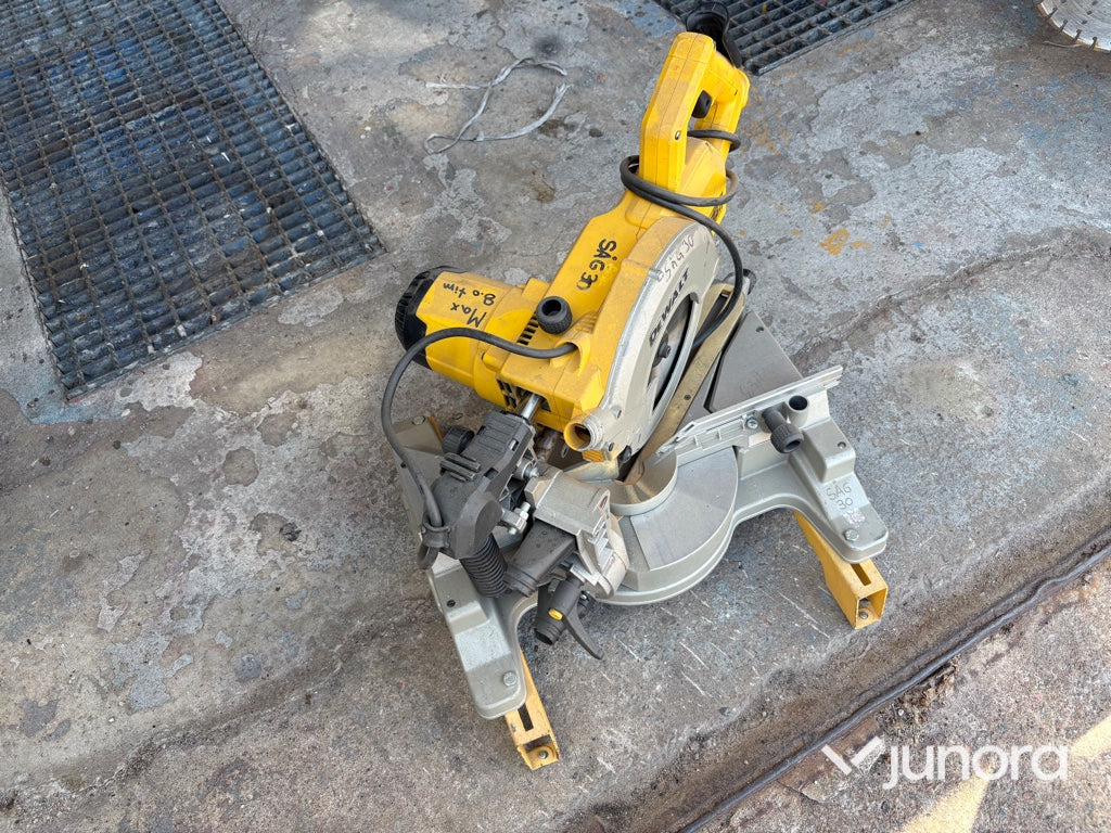 Kap och gersåg - DeWalt, DW777 Type 1