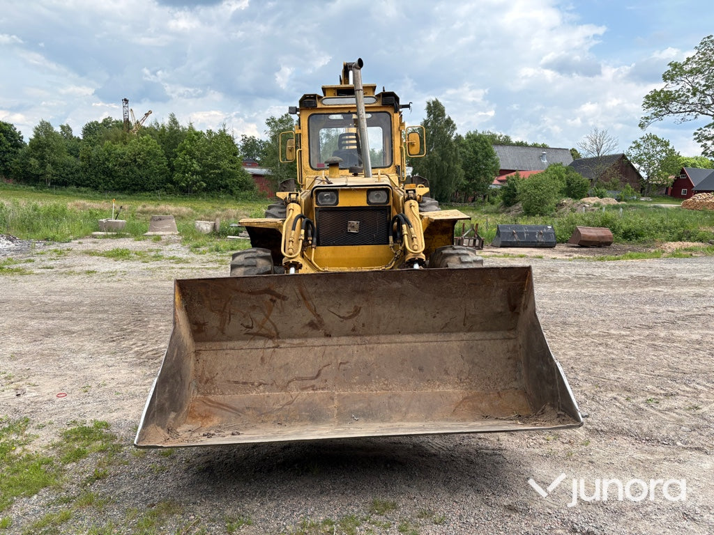 Traktorgrävare med redskap - Volvo BM, 646
