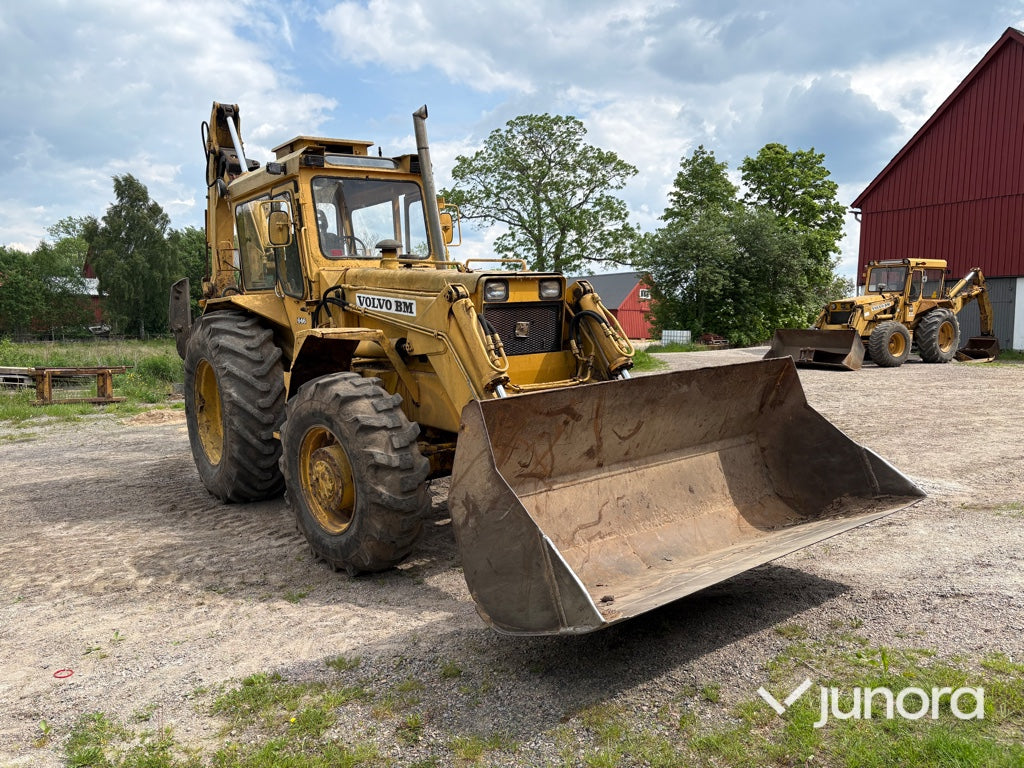Traktorgrävare med redskap - Volvo BM, 646