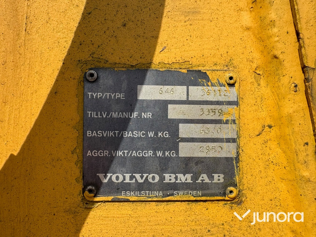 Traktorgrävare med redskap - Volvo BM, 646