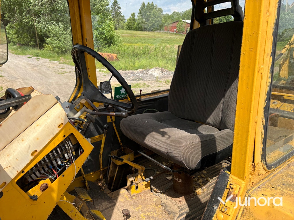Traktorgrävare med redskap - Volvo BM, 646