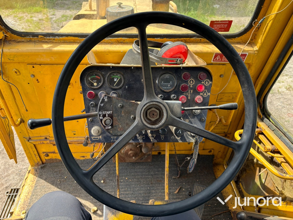 Traktorgrävare med redskap - Volvo BM, 646