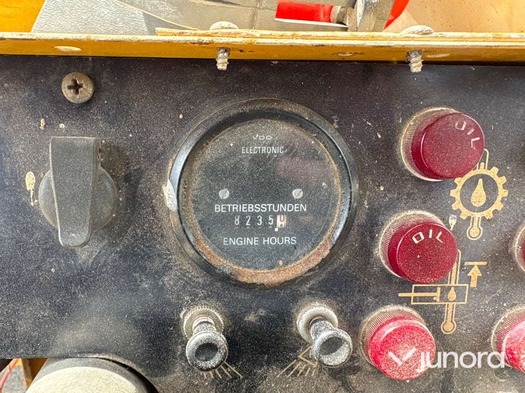 Traktorgrävare med redskap - Volvo BM, 646