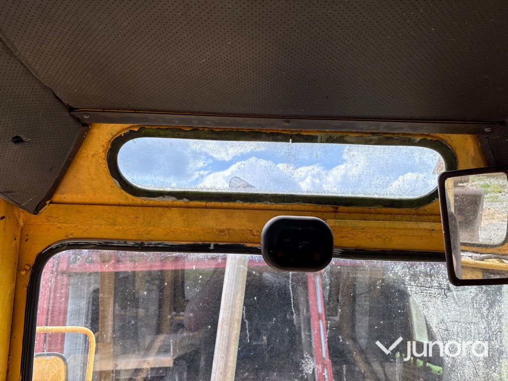Traktorgrävare med redskap - Volvo BM, 646