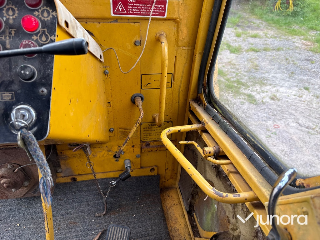 Traktorgrävare med redskap - Volvo BM, 646