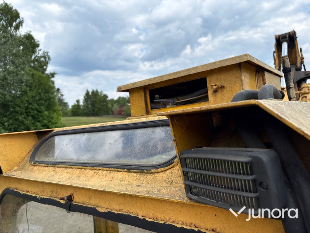 Traktorgrävare med redskap - Volvo BM, 646