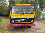 Veteranlastbil Volvo F408 med kran