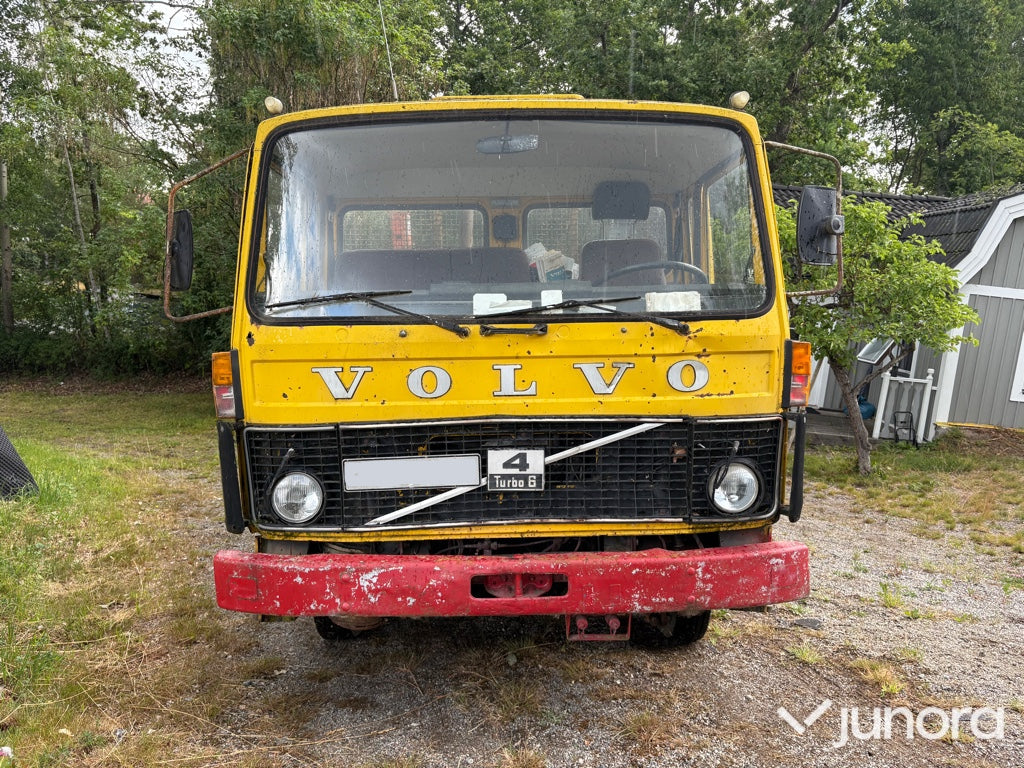 Veteranlastbil med kran - Volvo, F408