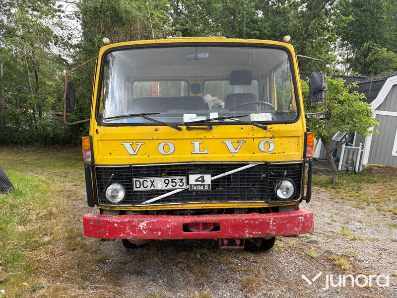 Veteranlastbil Volvo F408 med kran