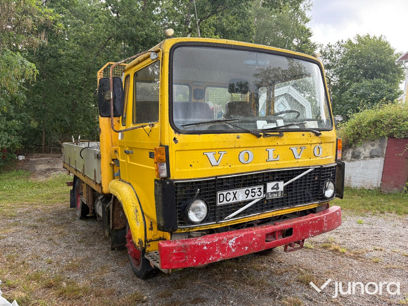 Veteranlastbil Volvo F408 med kran