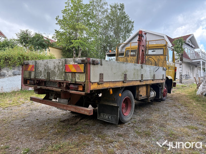 Veteranlastbil Volvo F408 med kran
