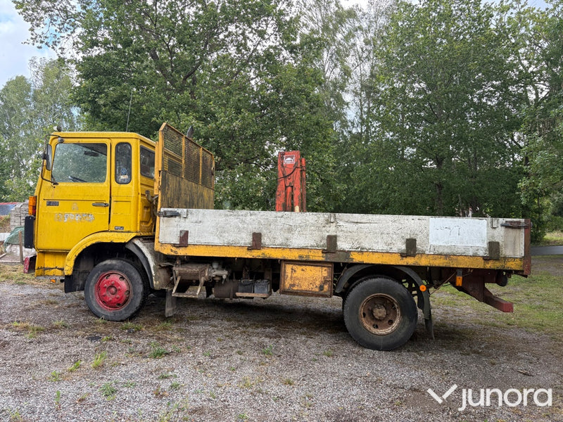 Veteranlastbil Volvo F408 med kran