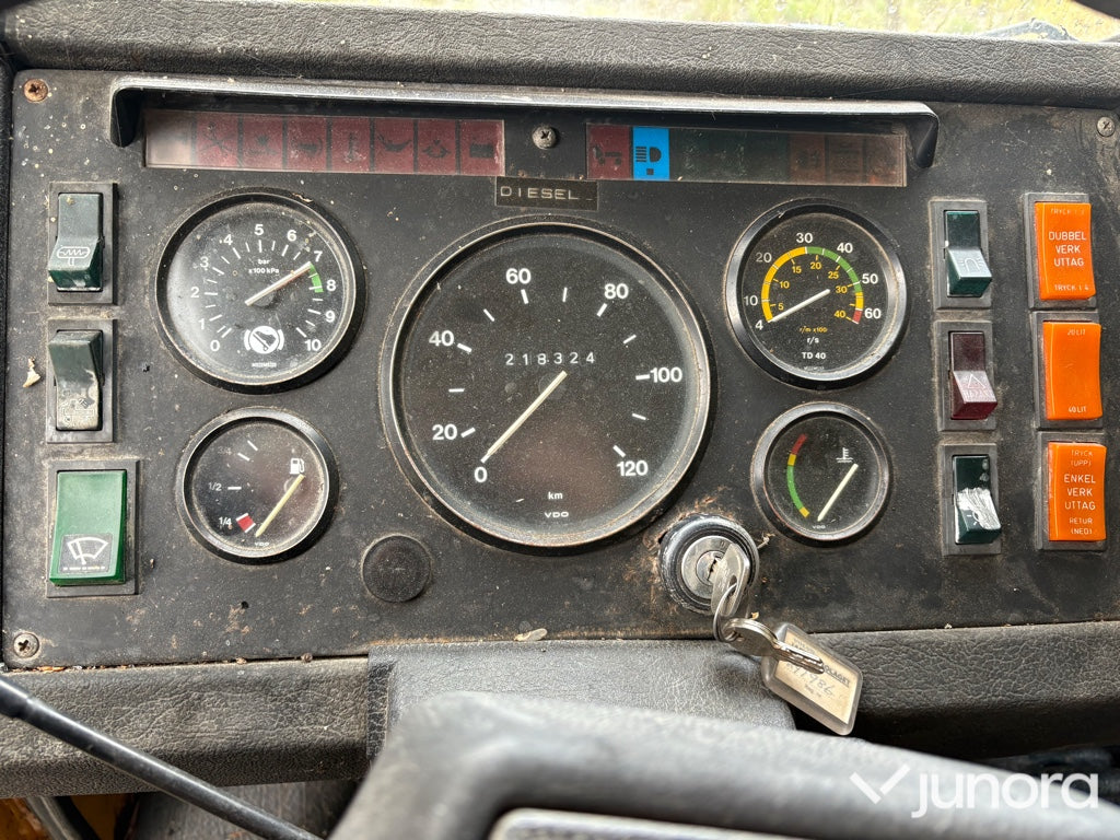 Veteranlastbil med kran - Volvo, F408