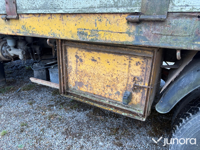 Veteranlastbil Volvo F408 med kran