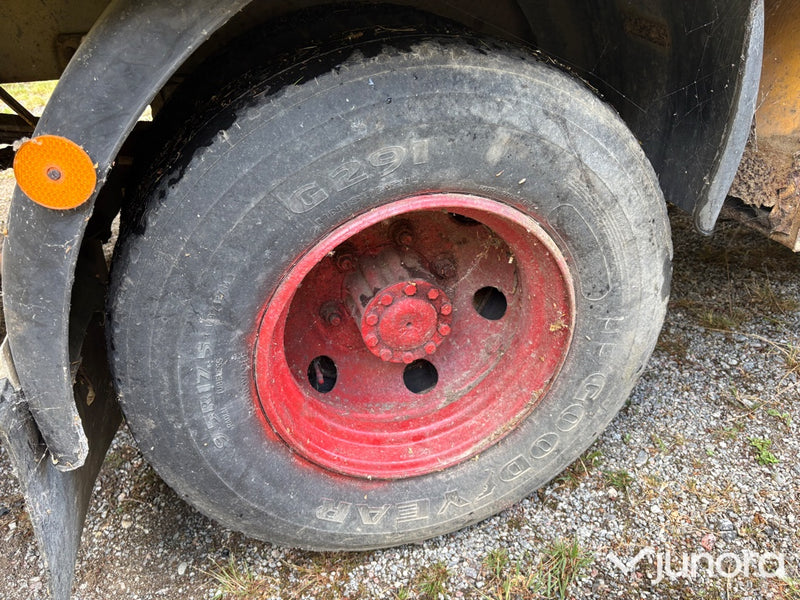 Veteranlastbil Volvo F408 med kran