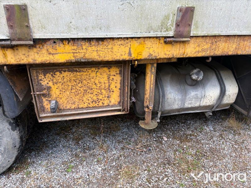 Veteranlastbil Volvo F408 med kran