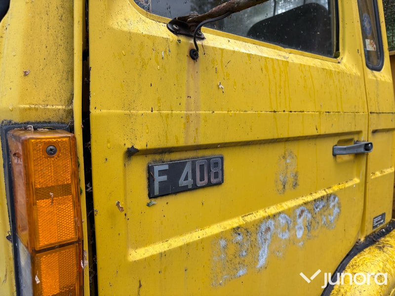 Veteranlastbil Volvo F408 med kran