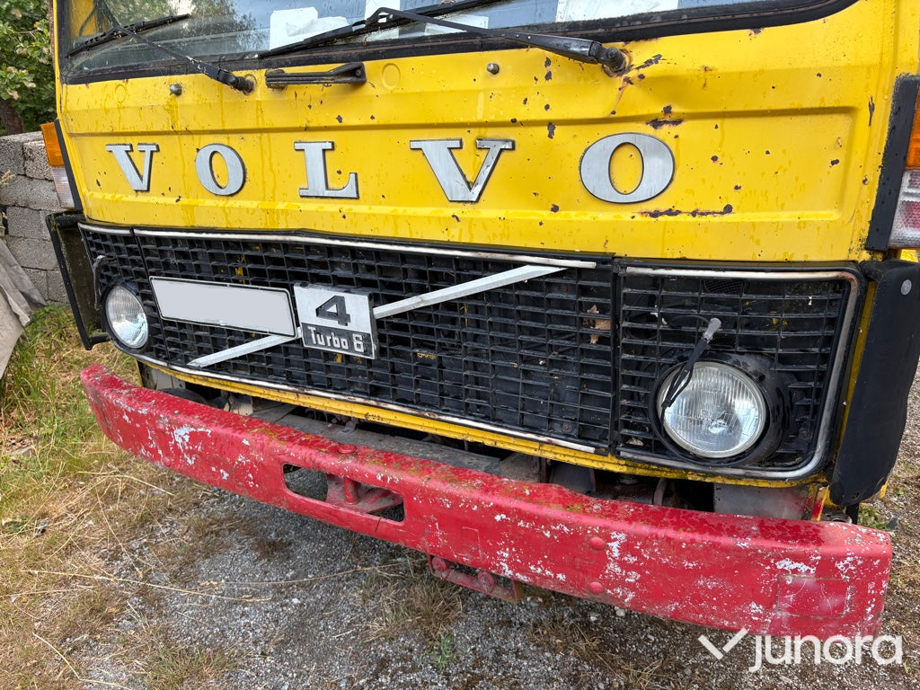 Veteranlastbil med kran - Volvo, F408