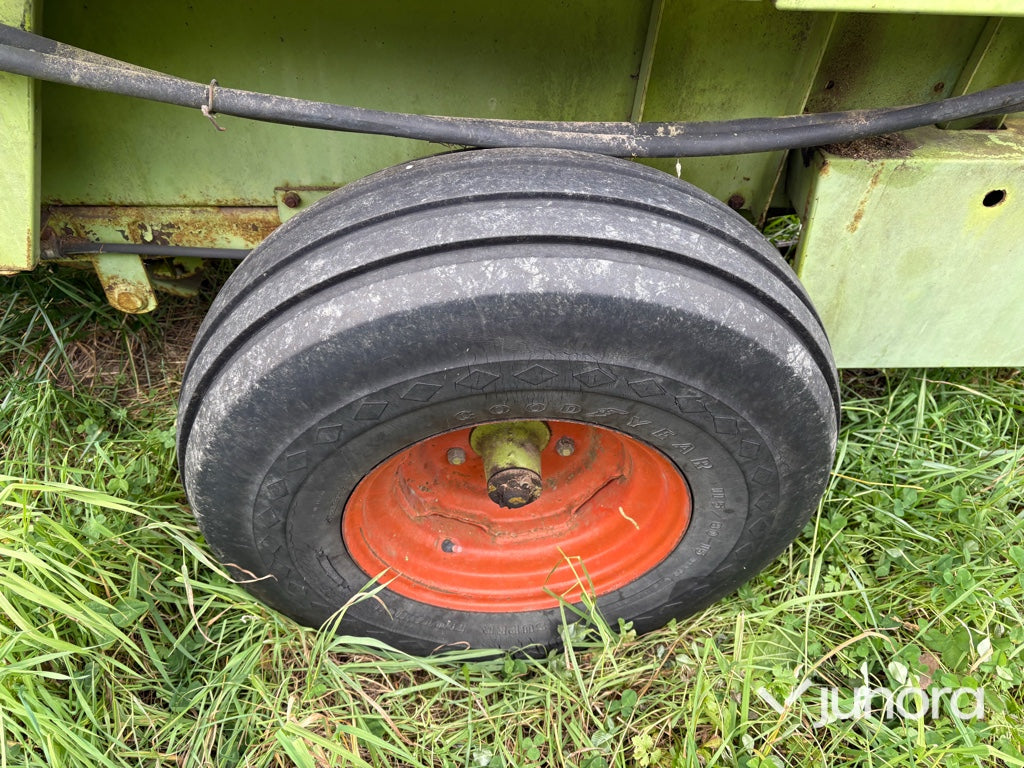 Fyrkantspress / Småbalpress - Claas Markant 60