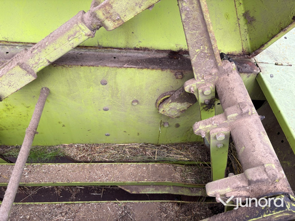 Fyrkantspress / Småbalpress - Claas Markant 60