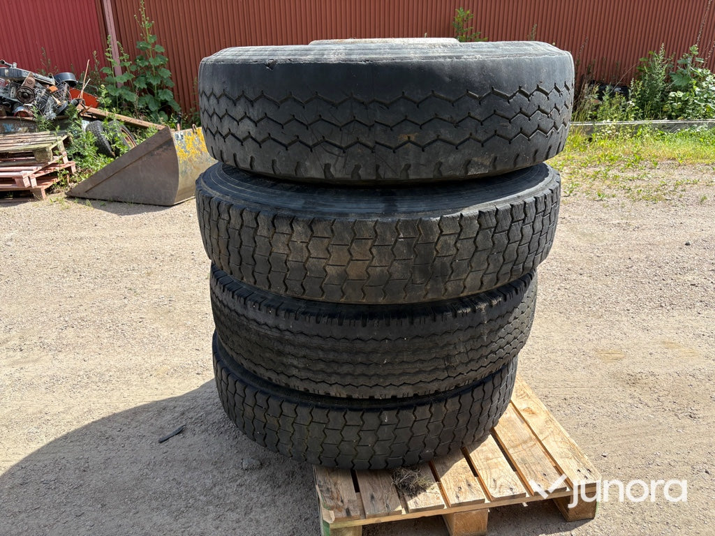 Lastvagnsdäck med fälg - 315/80 R22.5, 4 st