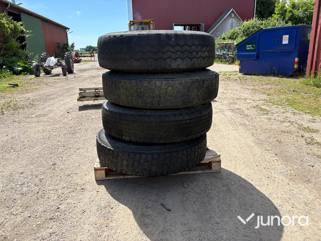 Lastvagnsdäck med fälg - 315/80 R22.5, 4 st
