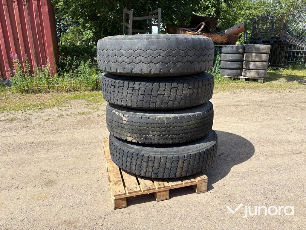 Lastvagnsdäck med fälg - 315/80 R22.5, 4 st