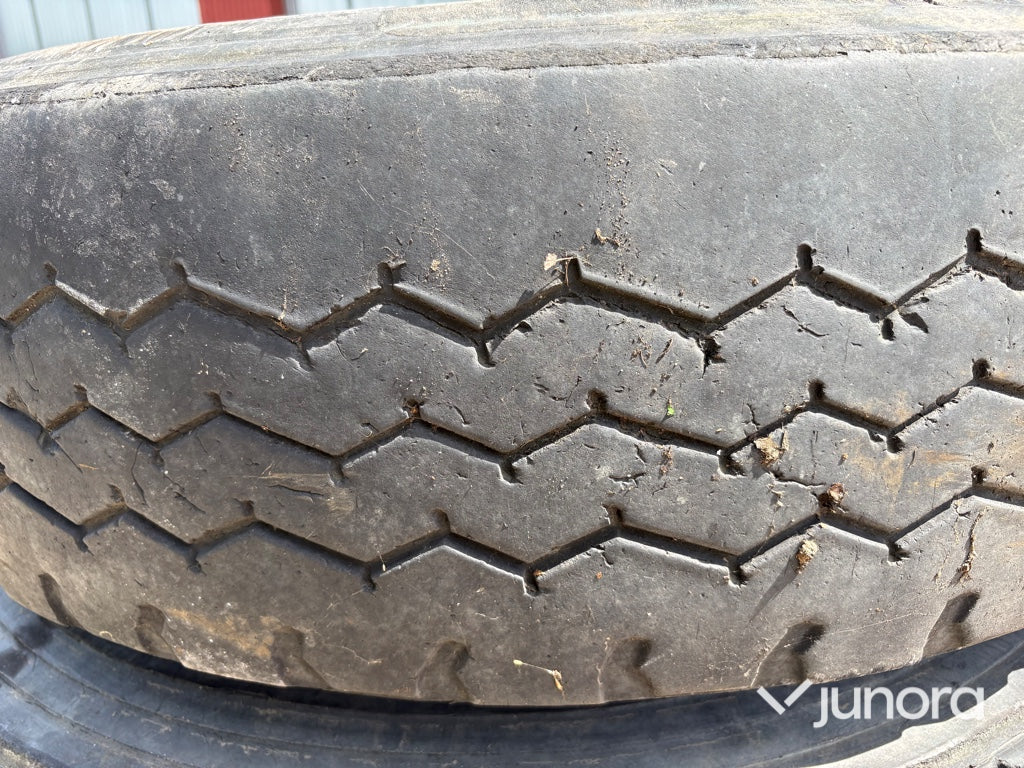 Lastvagnsdäck med fälg - 315/80 R22.5, 4 st