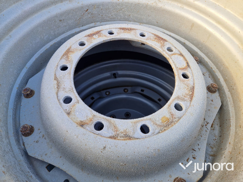 Traktordäck & fälg - Trelleborg 650/65R42 & 540/65R30