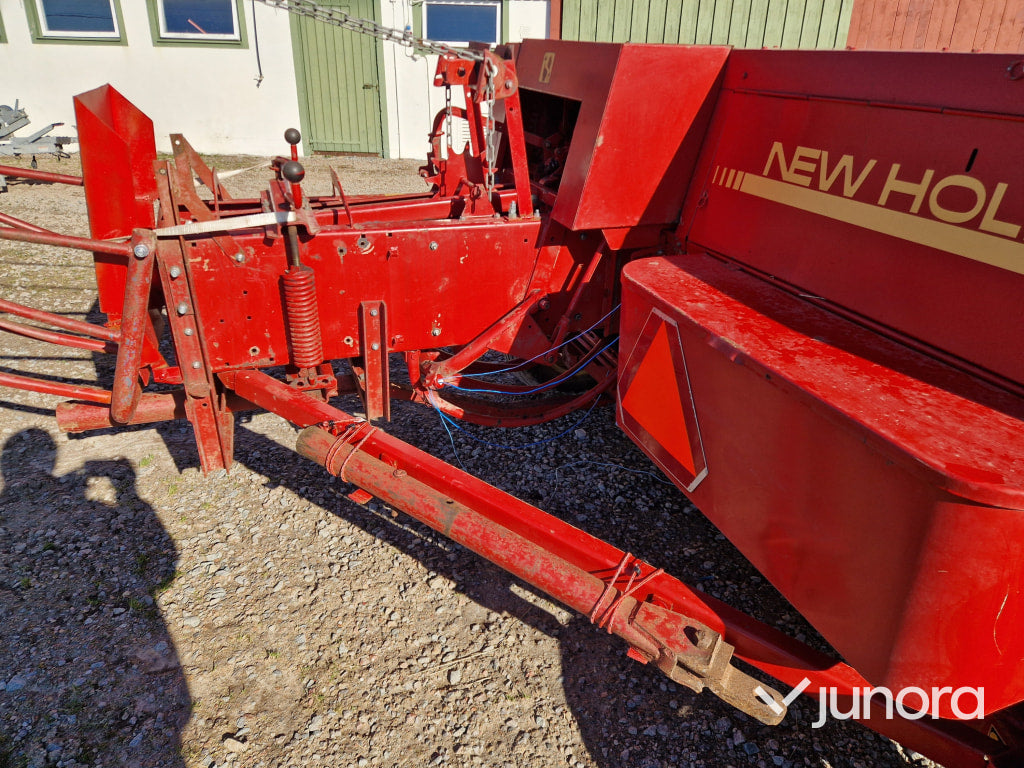 Hårdpress - New Holland, 565