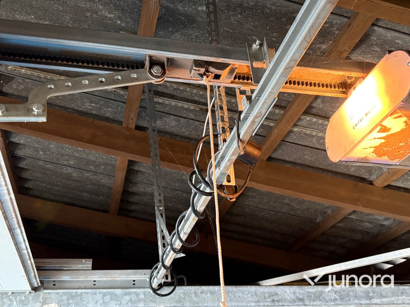 Takskjutport med motor - Crawford