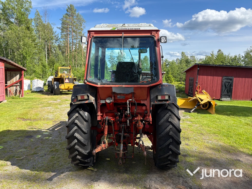 Traktor - BELARUS MTZ 562