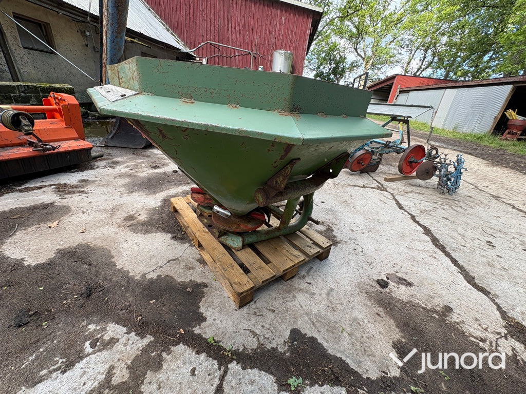 Gödningsspridare – Amazone 600 liter+