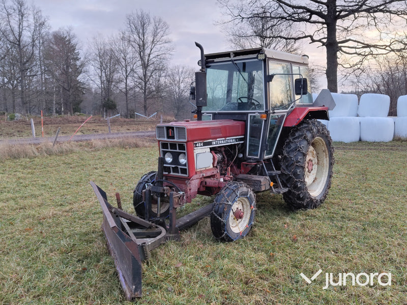Traktor - International 484 STD
