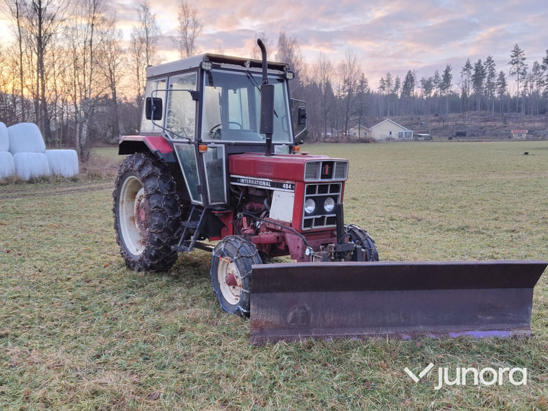 Traktor - International 484 STD