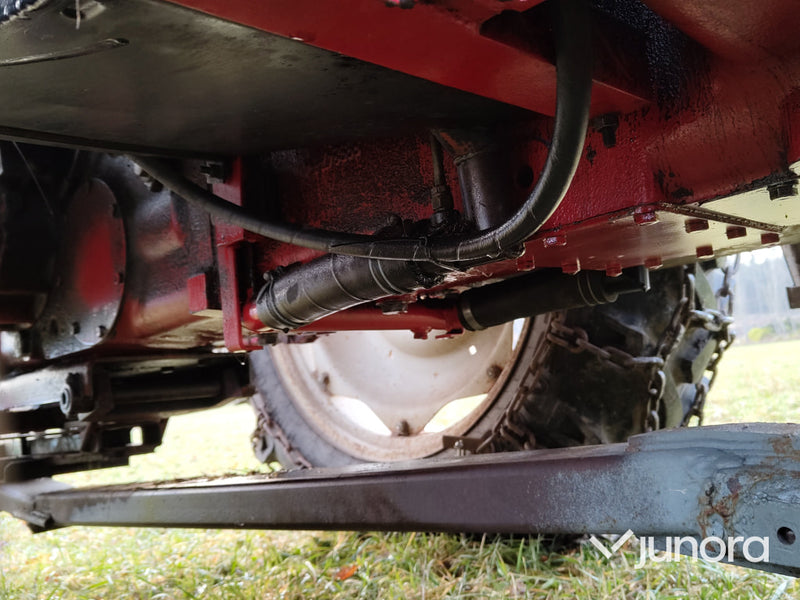 Traktor - International 484 STD