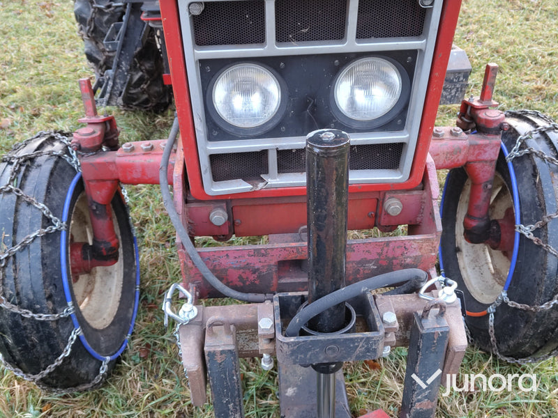 Traktor - International 484 STD