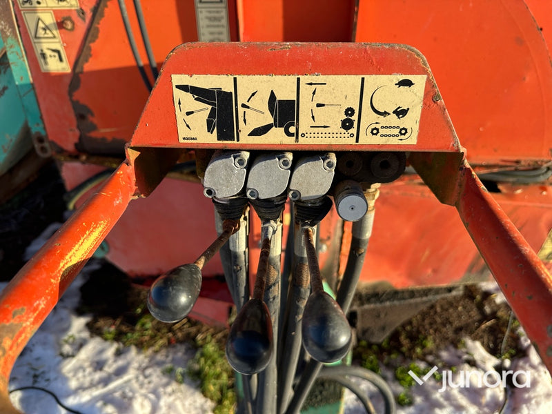 Balrivare - Kverneland KD 832