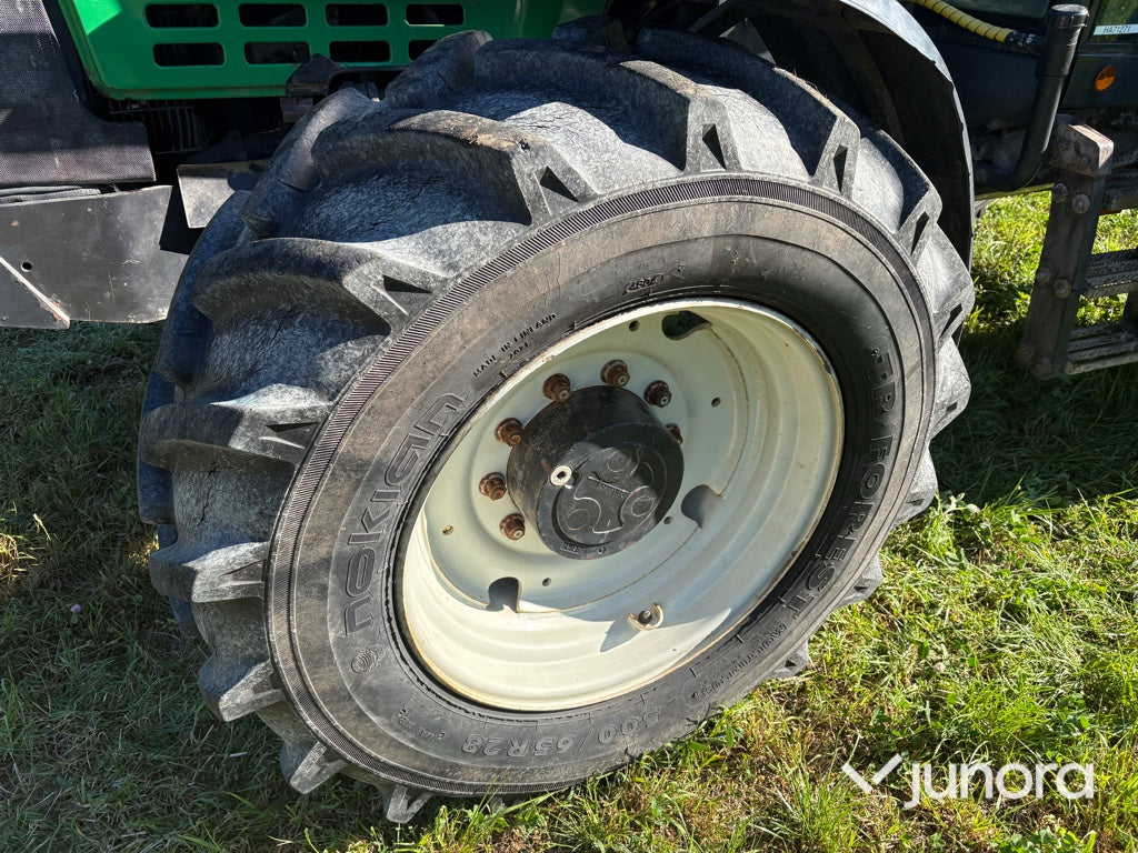 Traktor - Valtra X120, Med lastare, Midjestyrd
