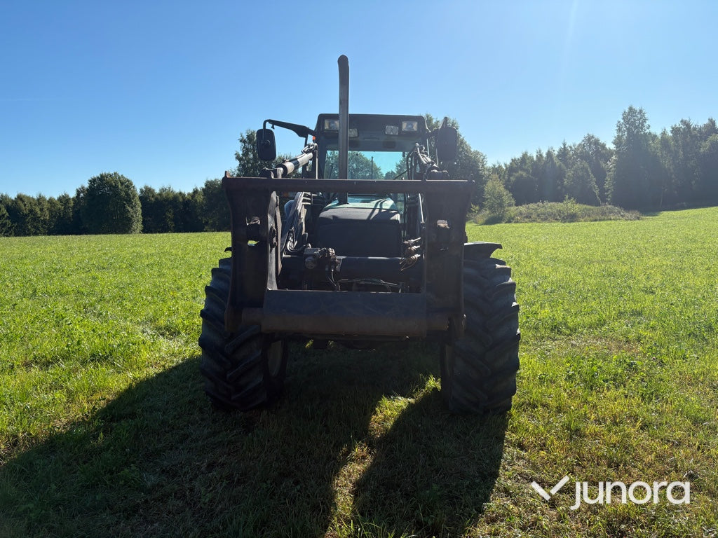 Traktor - Valtra X120, Med lastare, Midjestyrd
