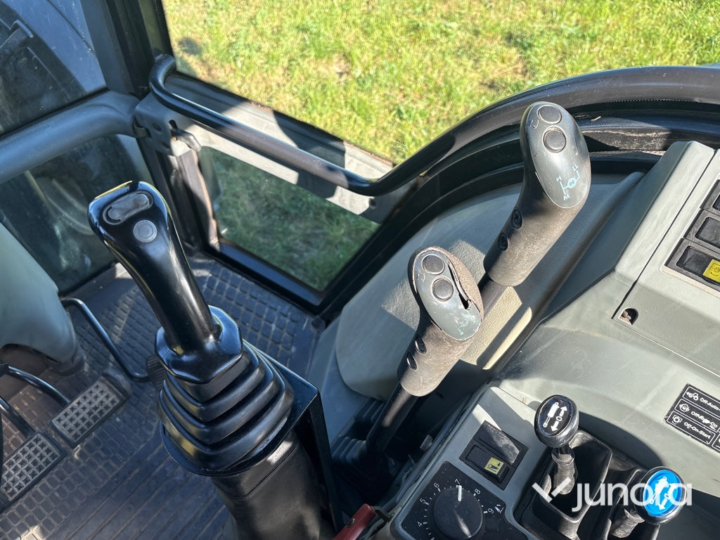 Traktor - Valtra X120, Med lastare, Midjestyrd