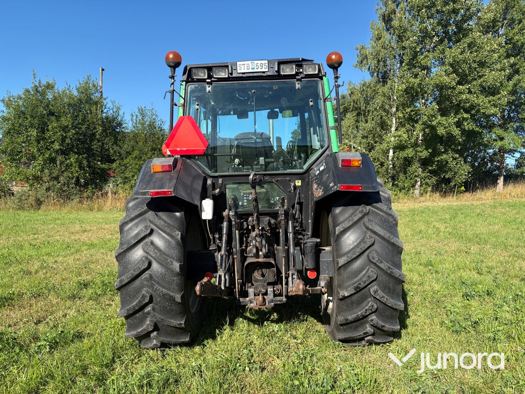 Traktor - Valtra X120, Med lastare, Midjestyrd