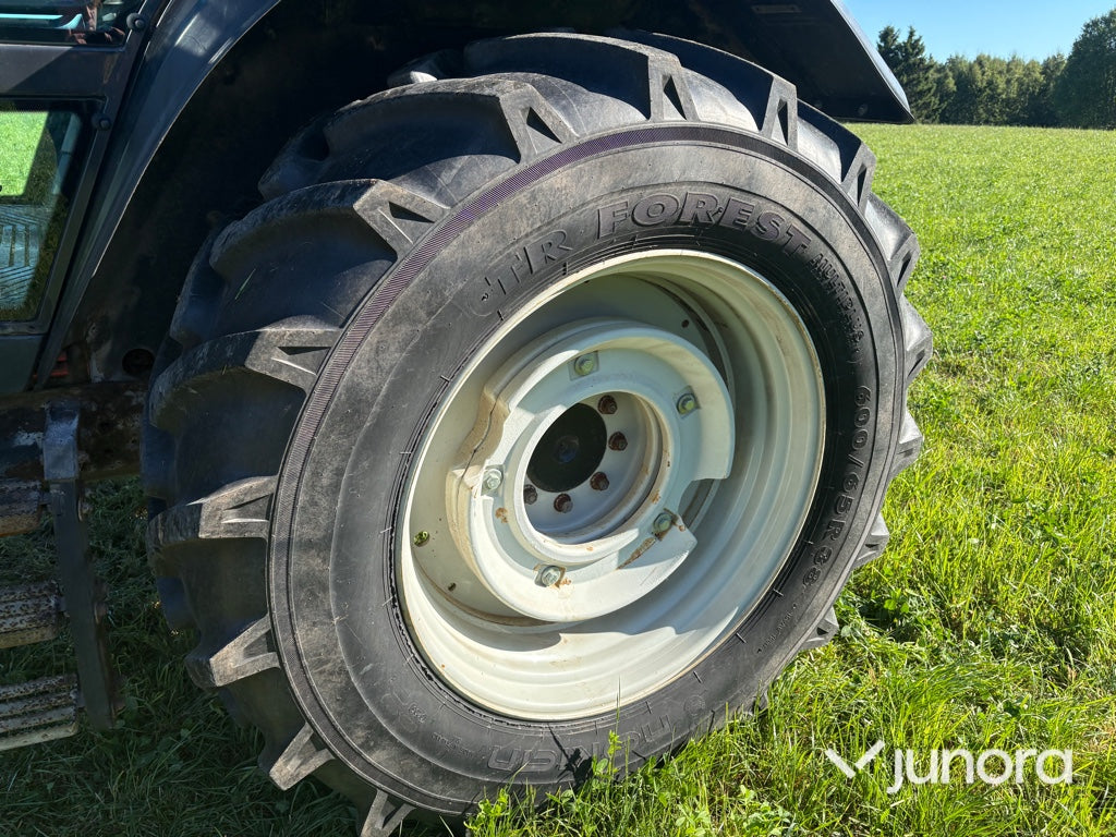 Traktor - Valtra X120, Med lastare, Midjestyrd