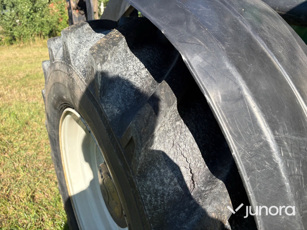 Traktor - Valtra X120, Med lastare, Midjestyrd