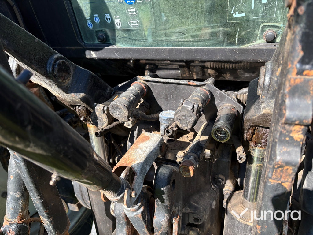 Traktor - Valtra X120, Med lastare, Midjestyrd