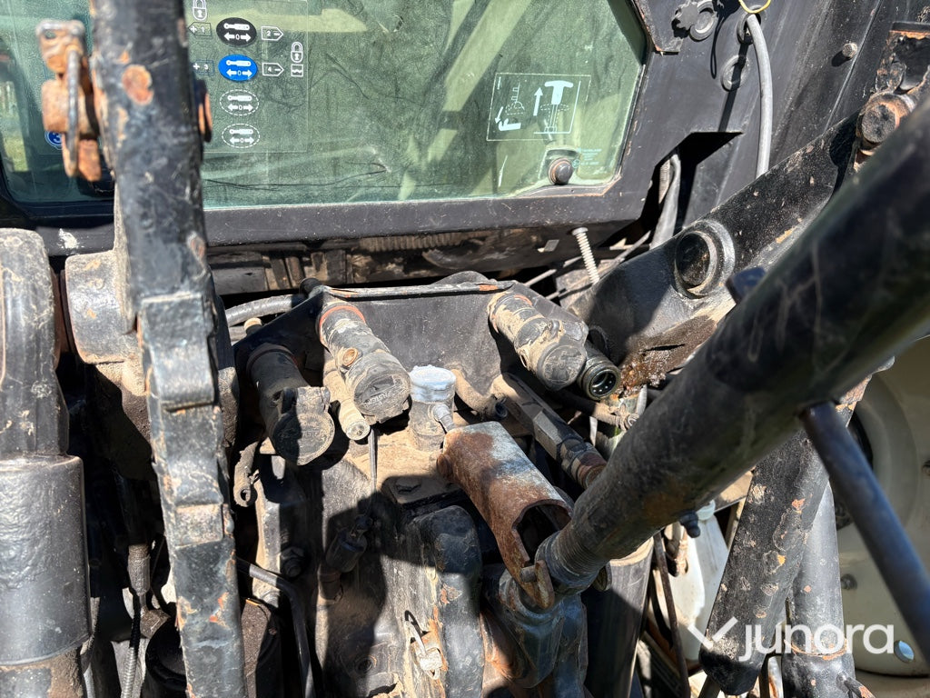 Traktor - Valtra X120, Med lastare, Midjestyrd