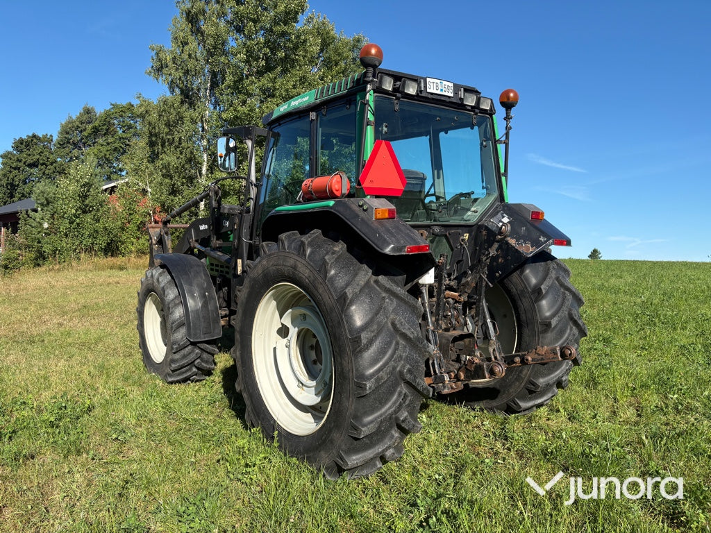 Traktor - Valtra X120, Med lastare, Midjestyrd